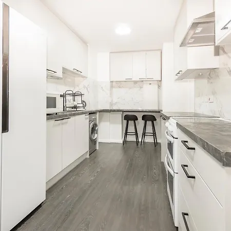 Spacious Two Bed With Glorious Views Of Prime Apartment *