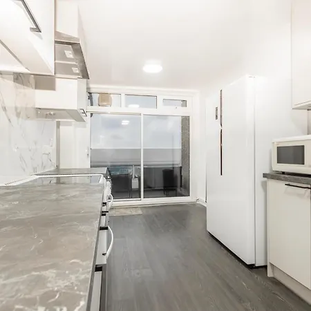 Apartment Spacious Two Bed With Glorious Views Of Prime *
