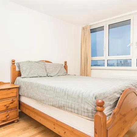 Spacious Two Bed With Glorious Views Of Prime * London