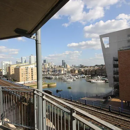 Londwell, & Limehouse Balcony - Views Apartment *