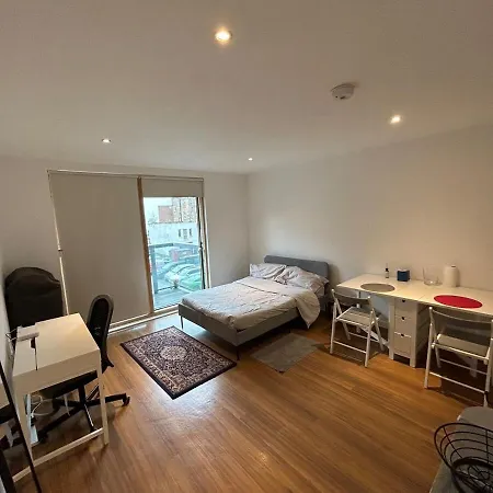 Lovely Flat In Apartment London