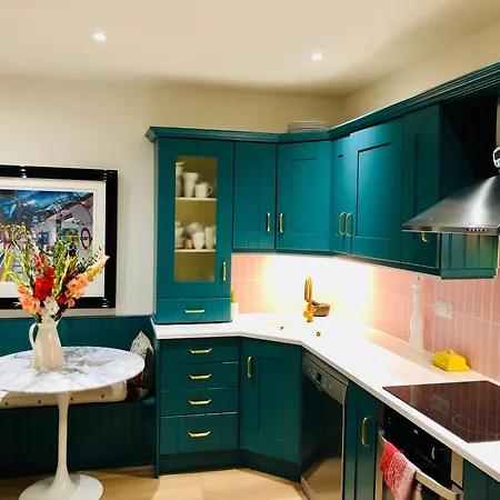 Kings Cross Highbury Angel Oxford Circus Apartment
