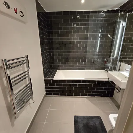 Private Private Toilet Excel Airport Royal Wharf Homestay London