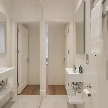 Modern Kensington 3-bedroom With Garden *