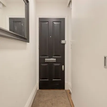 Apartment Modern Kensington 3-bedroom With Garden