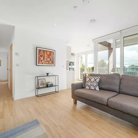 Hububb Luxury Somerset Apartment