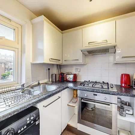 1-br Flat With Easy Tube Access Nine Elms * Londres