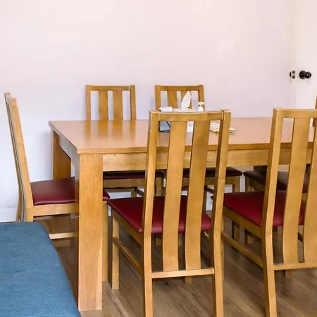 4-bedroom Flat Near Central, 2-min Walk To Metro London