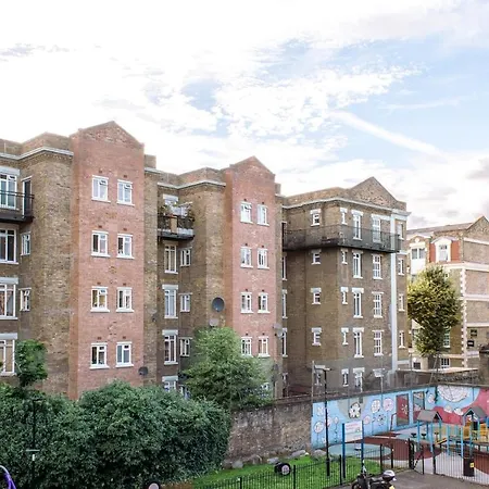 Apartment 4-bedroom Flat Near Central, 2-min Walk To Metro *