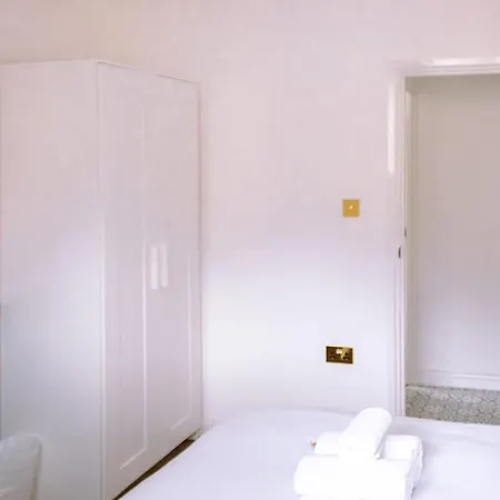 Apartment 4-bedroom Flat Near Central, 2-min Walk To Metro London