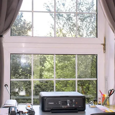 Apartment 4-bedroom Flat Near Central, 2-min Walk To Metro
