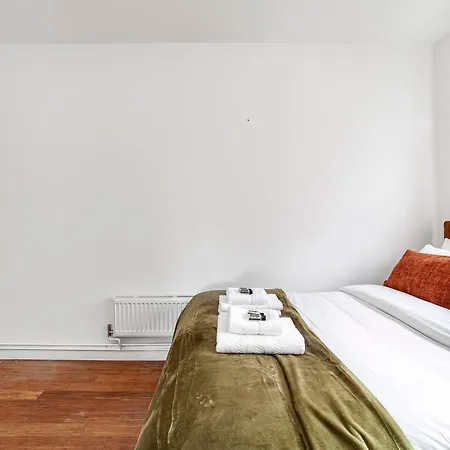 Apartment Charming & 1br Flat In Canary Wharf London
