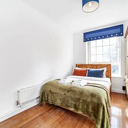 Charming & 1br Flat In Canary Wharf London