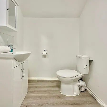 Apartment Flat C Garratt Lane