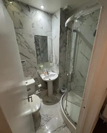 Hotel Tony's House