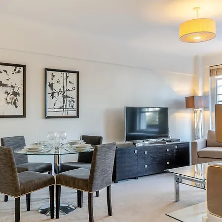 Lägenhet Pelham Court London