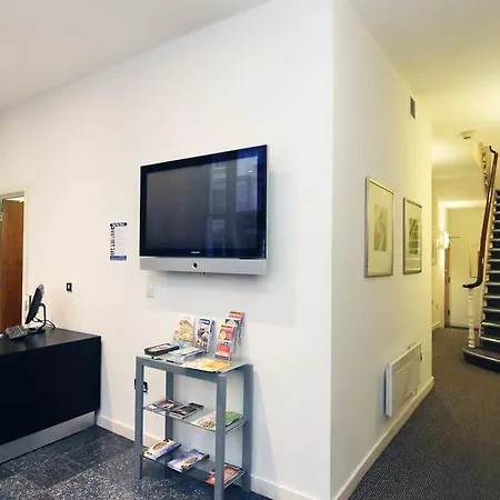 Princes Square Apartment *