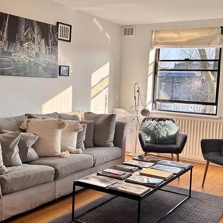 Apartment Hyde Park,3 Min Walk,family Home! 2 Bedrooms & 2 Bathrooms Apartment! Fantastic Location