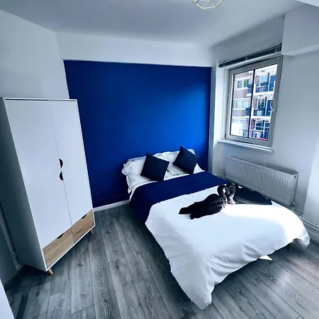 Bright 1 Bed Flat Near Bridge Londra