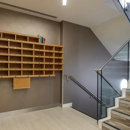 Monument Serviced By Lovelystay Aparthotel Londra