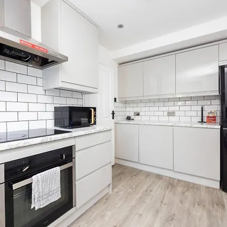 Chic Urban Perfect For Groups Of Six! London