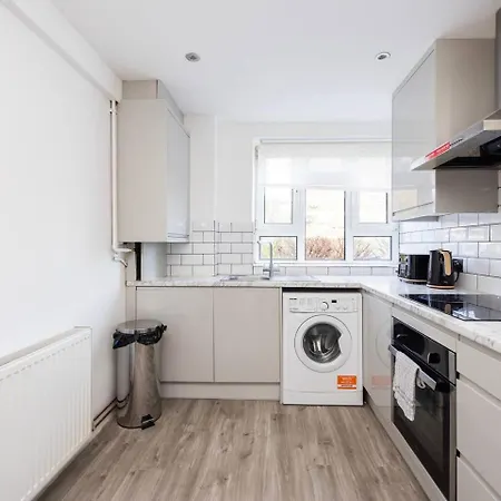 Chic Urban Perfect For Groups Of Six! London