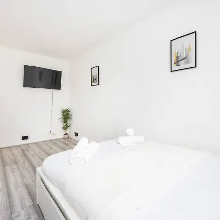 Chic Urban Perfect For Groups Of Six! * London