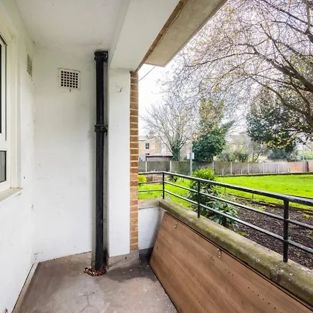 Holiday home Chic Urban Perfect For Groups Of Six!