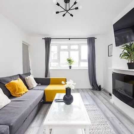 Holiday home Chic Urban Perfect For Groups Of Six! *