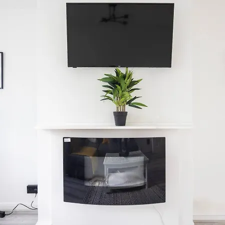 Holiday home Chic Urban Perfect For Groups Of Six! London