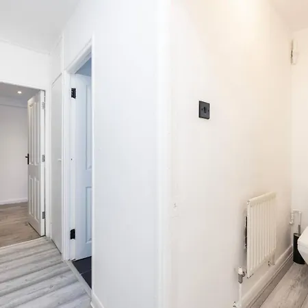 Chic Urban Perfect For Groups Of Six! London