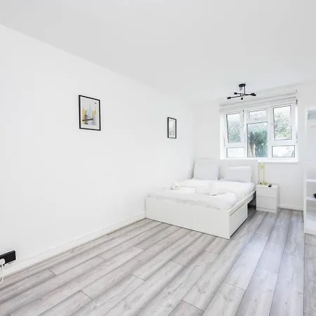 Chic Urban Perfect For Groups Of Six! * London