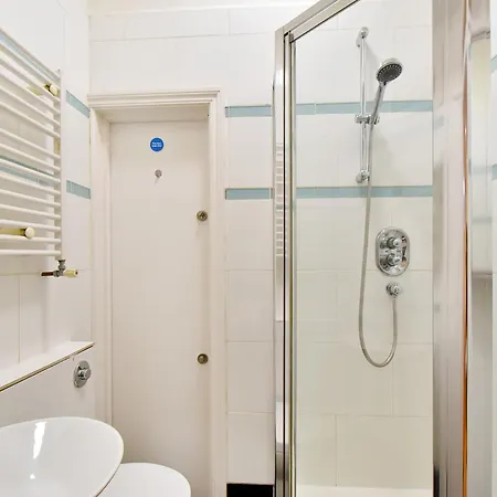 Apartment Large 3 Bed 3 Bath Apartment-