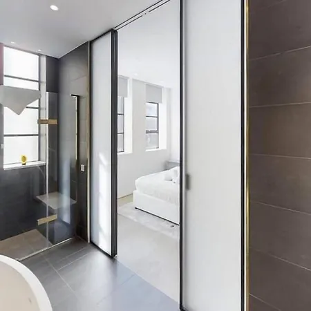 Apartment Nice 2 Bedroom London