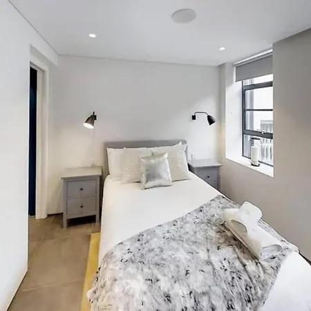 Nice 2 Bedroom *
