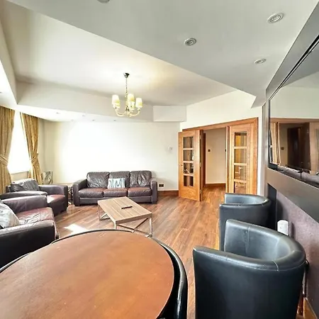 Park Lane Beautiful Family Apartment