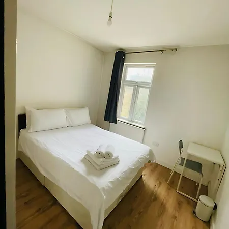 Double In A Specious House In Seven Sisters Homestay London