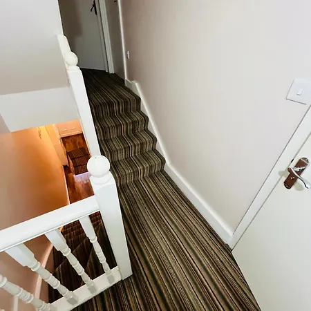 Homestay Double In A Specious House In Seven Sisters London