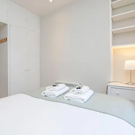 Lovely Ground Floor 1bdr Flat, Notting Hill *