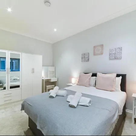 Modern Three-bedroom Flat In Paddington Apartment *