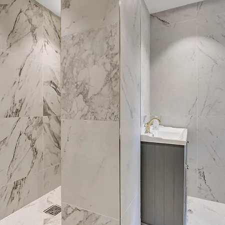 Luxury Kensington Flat - Private Garden - Tube 4 Min Walk Apartment