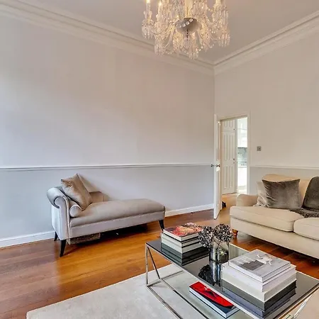 Luxury Kensington Flat - Private Garden - Tube 4 Min Walk *