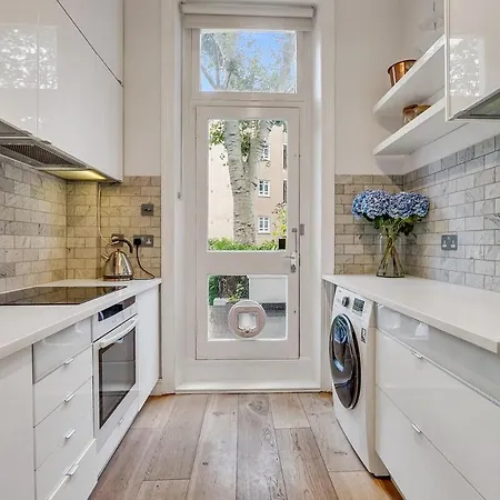 Luxury Kensington Flat - Private Garden - Tube 4 Min Walk *