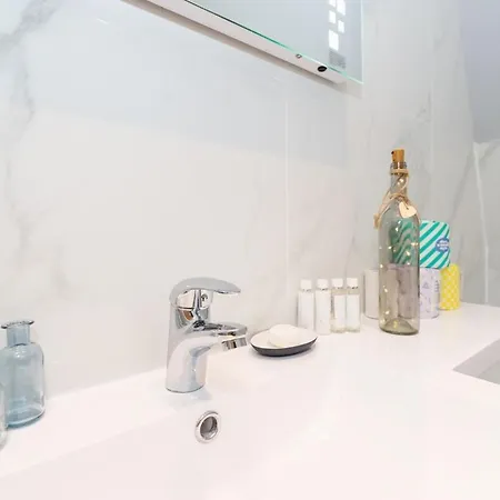 Modern Two-bedroom In Paddington *