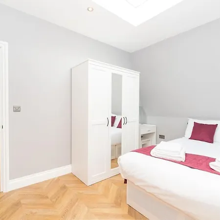 Modern Two-bedroom In Paddington London