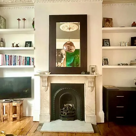Apartment Victorian Garden Flat London