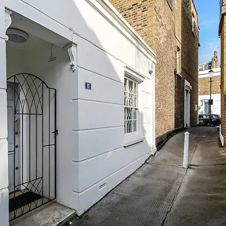 The Knightsbridge Location * Londyn