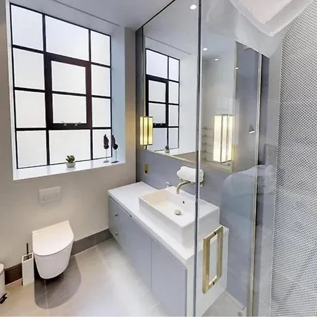 Nice 2 Bedroom * London