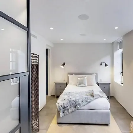Nice 2 Bedroom Apartment *