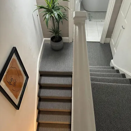 Elegant & Spacious 3 Bed Apartment